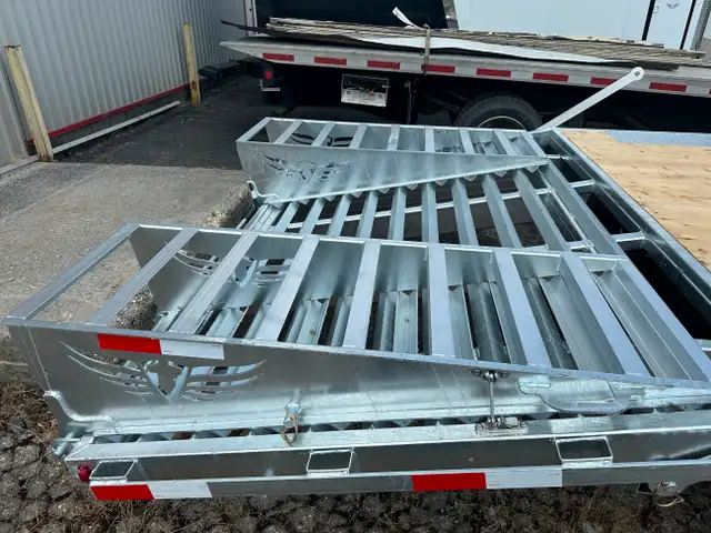 2025 Tow Tek 8.5 x 25' Flat Deck Tri-Axle 21,000 Lb GVRW, Ramps in Cargo & Utility Trailers in Mississauga / Peel Region - Image 4