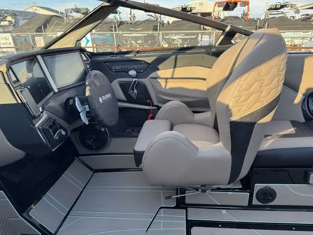 2025 Centurion Ri230 in Powerboats & Motorboats in Kelowna - Image 12