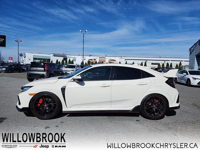 2020 Honda Civic Type R in Cars & Trucks in Delta/Surrey/Langley - Image 2