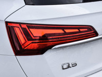 This Audi Q5 boasts a Intercooled Turbo Gas/Electric I-4 2.0 L/121 engine powering this Automatic tr... (image 7)