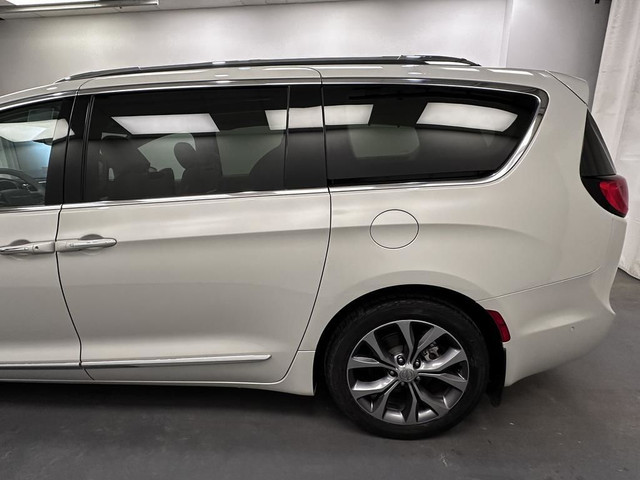 2017 Chrysler Pacifica Limited Uconnect Theatre Pkg - Advance... in Cars & Trucks in Lethbridge - Image 3