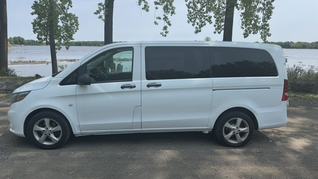 2016 Mercedes-Benz Metris Passenger Van passagers in Cars & Trucks in Laval / North Shore - Image 2