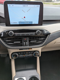 ESCAPE HYBRID! AWD, GPS/NAVIGATION, HEATED SEATS, BACKUP CAMERA, APPLE CARPLAY/ANDROID AUTO, POWER W... (image 2)