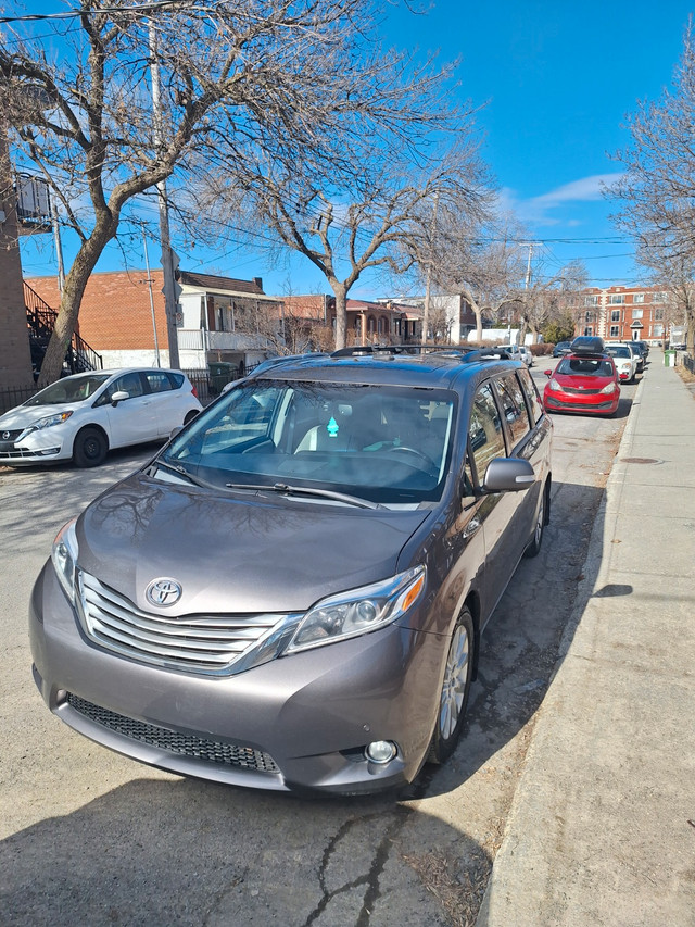 2015 Toyota Sienna Limited in Cars & Trucks in City of Montréal - Image 2