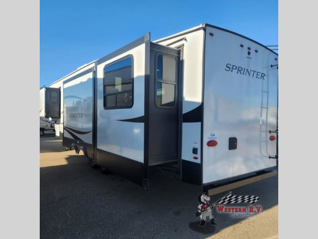 2022 Keystone RV Sprinter Limited 3530DEN in Travel Trailers & Campers in Fort McMurray - Image 4