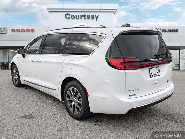 2023 Chrysler Pacifica Hybrid Pinnacle in Cars & Trucks in Calgary - Image 4