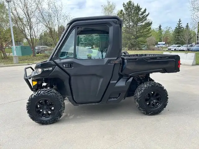 2021 CAN-AM DEFENDER HD10 with CAB & HEATER in ATVs in Strathcona County - Image 11