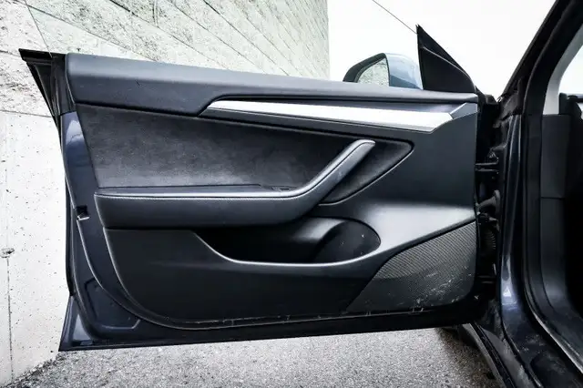 2023 Tesla Model 3 Base • FAST CHARGING • NAV • 360 CAM • SUNROO in Cars & Trucks in Kingston - Image 11