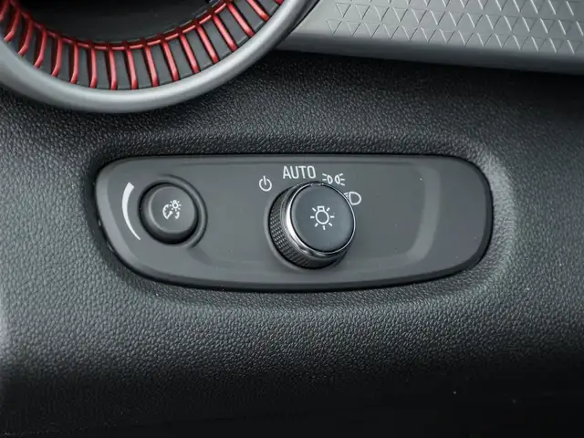 2025 Chevrolet Trax 1RS- Sunroof | Heated Steering Wheel dans Autos et camions dans Région de Markham/York - Image 11