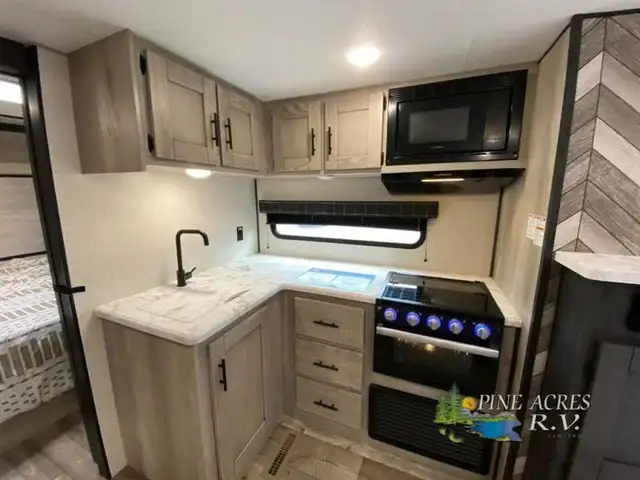 2023 KZ Connect SE C221RBSE Couples Unit in Travel Trailers & Campers in Truro - Image 23