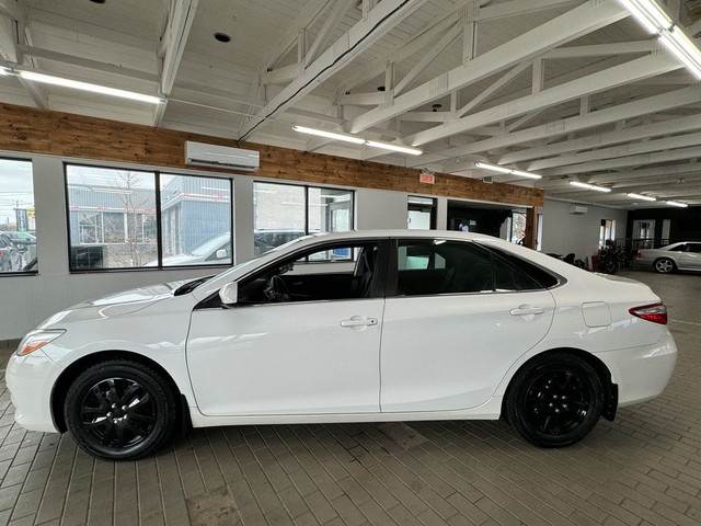  2015 Toyota Camry 4dr Sdn I4 Auto LE in Cars & Trucks in Longueuil / South Shore - Image 2