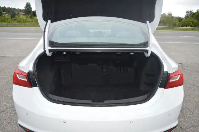 2018 Chevrolet Malibu 4dr Sdn Hybrid w/1HY in Cars & Trucks in Markham / York Region - Image 15