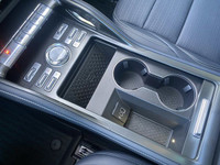 This Executive Driven Lincoln has been carefully driven by one of our employees or as a courtesy ser... (image 9)