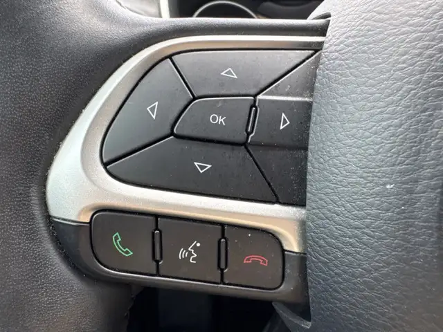 2018 Jeep Compass Limited  - Leather Seats -  Remote Start in Cars & Trucks in Ottawa - Image 19
