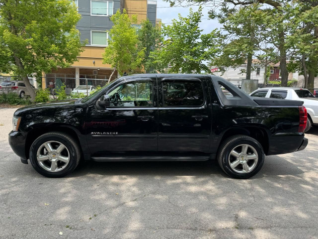 2010 Chevrolet Avalanche LT w/1SC in Cars & Trucks in City of Toronto - Image 2