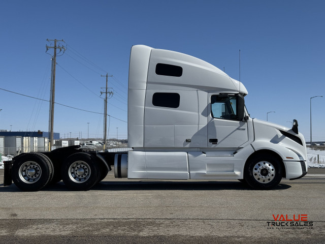 2020 Volvo VNL 760 Sleeper in Heavy Trucks in Calgary - Image 4