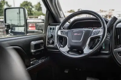 2018 GMC Sierra 2500HD SLT / Awd / 6.6L Duramax Diesel / Exhaust, View more