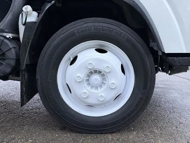 2018 isuzu NPR 16 Foot Flat Deck in Heavy Trucks in Richmond - Image 34