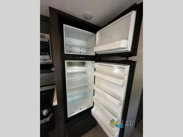 2020 Jayco Jay Flight 32TSBH in Travel Trailers & Campers in Truro - Image 12