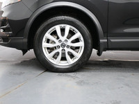 The 2023 Nissan Qashqai SV AWD is a smart and stylish compact SUV that delivers everyday practicalit... (image 3)