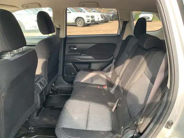 2019 Mitsubishi Outlander 4x4 ES AWC sharp looking in Cars & Trucks in Edmonton - Image 8
