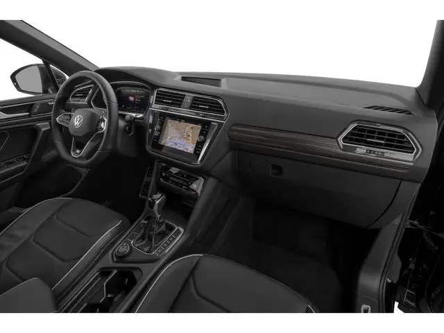 2022 Volkswagen Tiguan Highline R-Line in Cars & Trucks in Calgary - Image 12