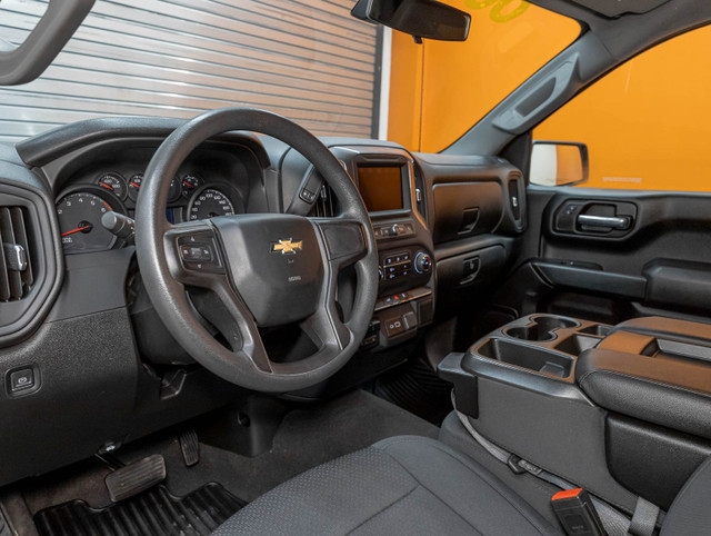 2021 Chevrolet Silverado 1500 CUSTOM CREW 4X4 V8 *GR. REMORQ* CA in Cars & Trucks in Laurentides - Image 2