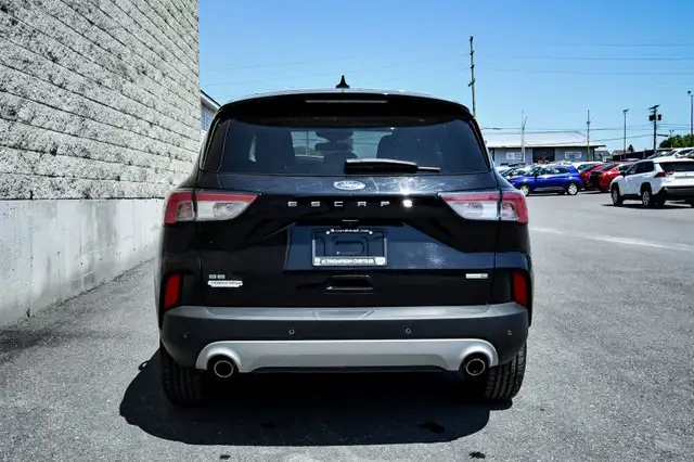 2020 Ford Escape SE • HEATED SEATS • CP/AA • NAV • PARK ASSIST in Cars & Trucks in Kingston - Image 6