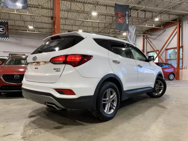 2017 HYUNDAI Santa Fe Sport 2.4 in Cars & Trucks in City of Montréal - Image 4