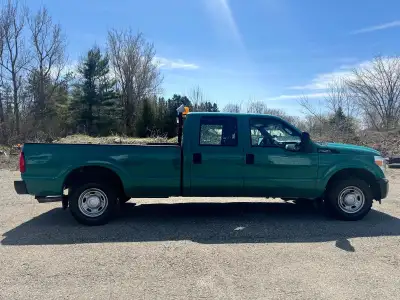 2012 Ford Super Duty F-250 SRW 8ft Box Crew cab with auto ac, new tires, low kms, tilt steering, tow...