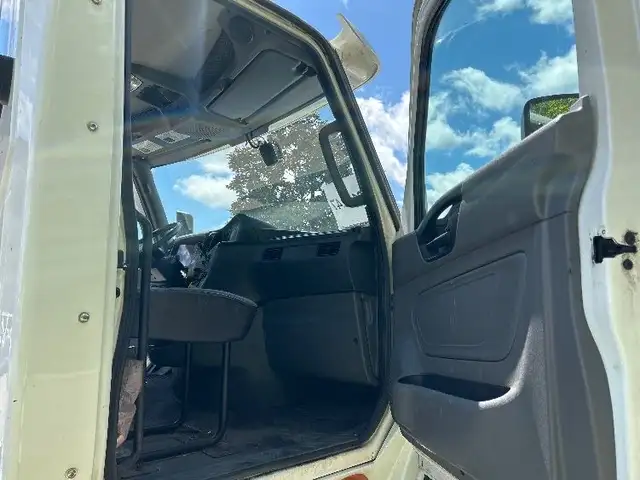 2019 International LT625 in Heavy Trucks in Delta/Surrey/Langley - Image 13