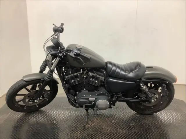 2018 Harley-Davidson Sportster XL883N Iron in Street, Cruisers & Choppers in City of Toronto - Image 8