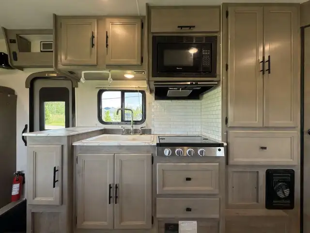 2021 Coachmen Freelander 22XG Motorisé classe C 2021 Coachmen Fr in RVs & Motorhomes in Lanaudière - Image 12