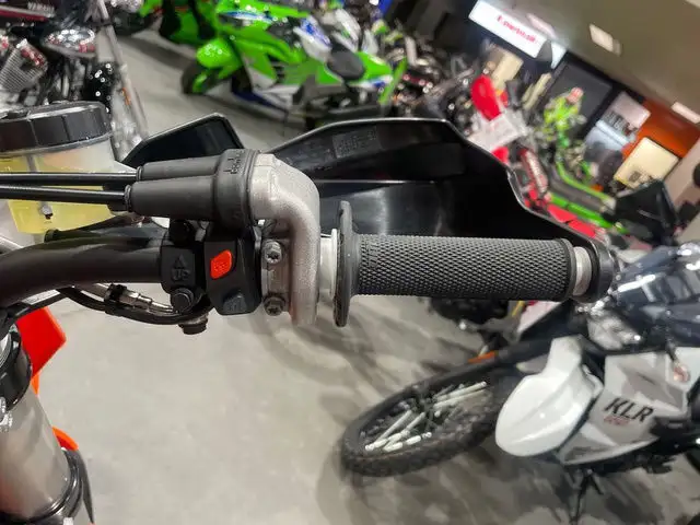 2025 KTM SMR 450 in Dirt Bikes & Motocross in Calgary - Image 14