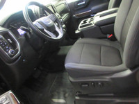 GMC SIERRA 1500 2021 SLE EDITION 4X4 2.7 LITRES TURBO / BOITE 6 PIEDS 1/2 / 6 PASSAGERS / SIEGES CHA... (image 5)