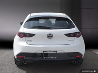 La Mazda3 Sport GS AWD 2025 affiche un design moderne et affirmé, reprenant la signature << Kodo >>... (image 5)