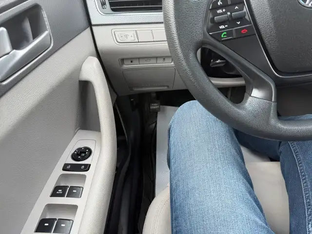 2015 Hyundai Sonata Backup camera Heated seats Bluetooth in Cars & Trucks in Edmonton - Image 22