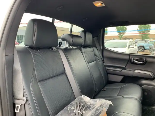 2018 Toyota Tacoma dans Autos et camions dans Medicine Hat - Image 26