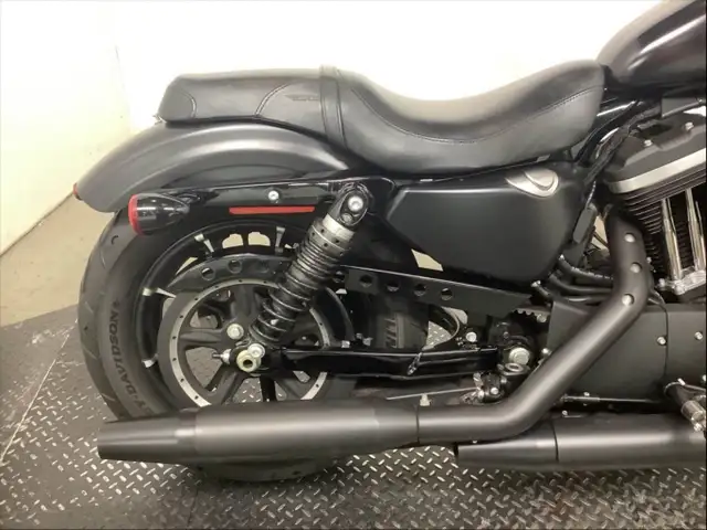 2018 Harley-Davidson Sportster XL883N Iron in Street, Cruisers & Choppers in City of Toronto - Image 3