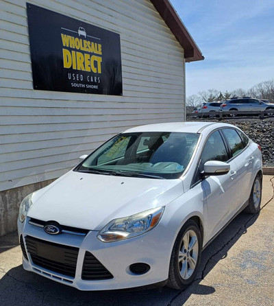 2013 Ford Focus Compact Sedan with Air, Cruise, BlueTooth, More!