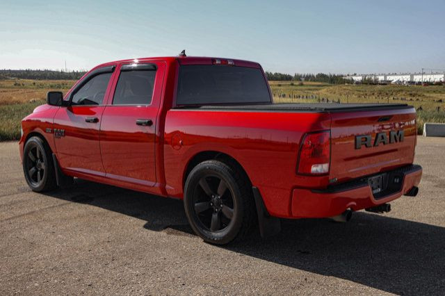 2020 Ram 1500 Classic EXPRESS CREWCAB 4X4 HEMI LOW KMS in Cars & Trucks in Strathcona County - Image 2
