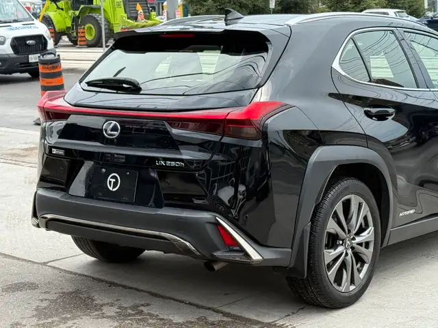 2019 Lexus UX 250h F SPORT | RED LEATHER | HYBRID in Cars & Trucks in City of Toronto - Image 7