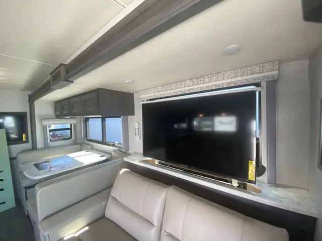 2023 Thor Motor Coach Miramar 35.2 in RVs & Motorhomes in Abbotsford - Image 27