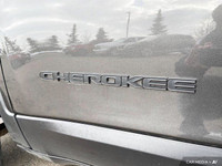 This Jeep Cherokee has a dependable Regular Unleaded I-4 2.4 L/144 engine powering this Automatic tr... (image 9)