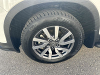 This well-equipped three-row SUV adds premium features like leather-trimmed seating, integrated navi... (image 9)