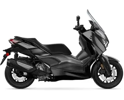 YAMAHA XMAX 2025 Le XMAX est le scooter sport par excellence qui est à la fois écoénergétique et per...