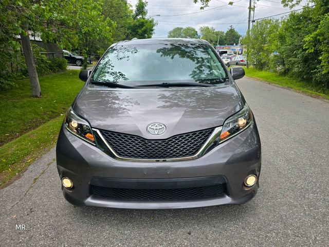 2015 TOYOTA SIENNA SE Leather Heated Seats, Reverse camera, P. s in Cars & Trucks in City of Toronto - Image 3