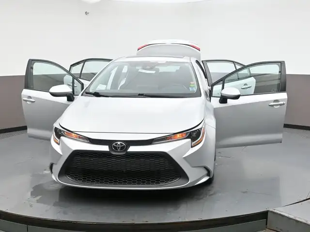 2020 Toyota Corolla LE UPGRADE SUNROOF, HEATED STEERING, HEATED  in Cars & Trucks in City of Halifax - Image 44