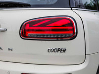 Comfort Package, Signature Line, Black Roof & Mirror Caps, Roof Rails. Finished in Pepper White with... (image 5)