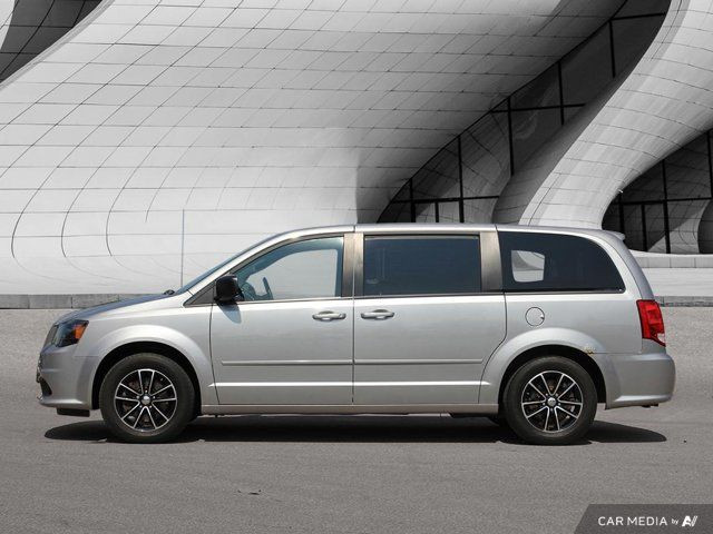 2017 Dodge Grand Caravan SXT in Cars & Trucks in London - Image 2